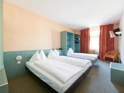 Am Bahnhof Otel