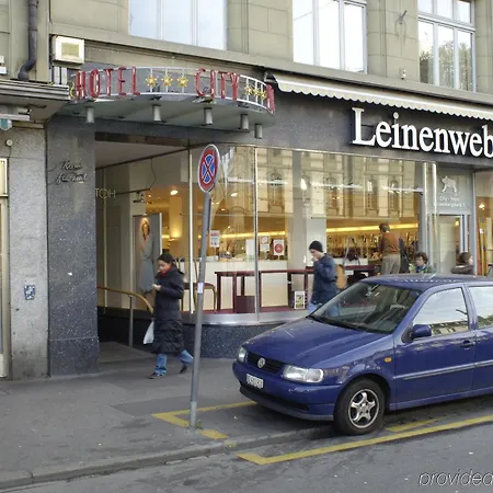 Am Bahnhof 3*