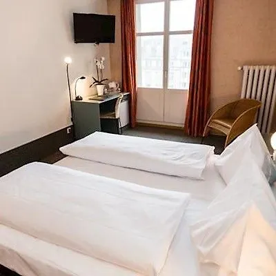 Am Bahnhof Otel